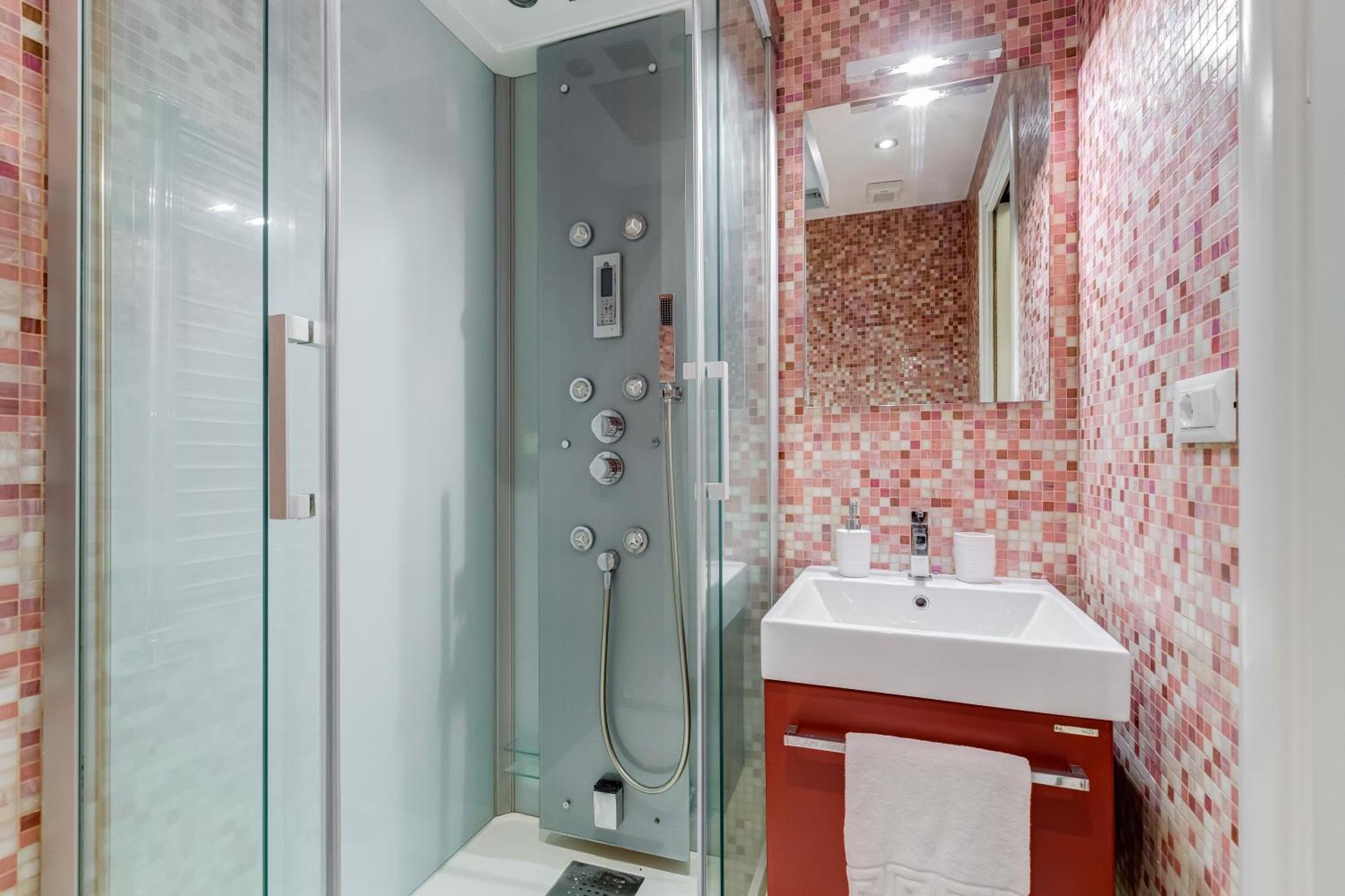 Classy 2-bdr In Termini District Rom