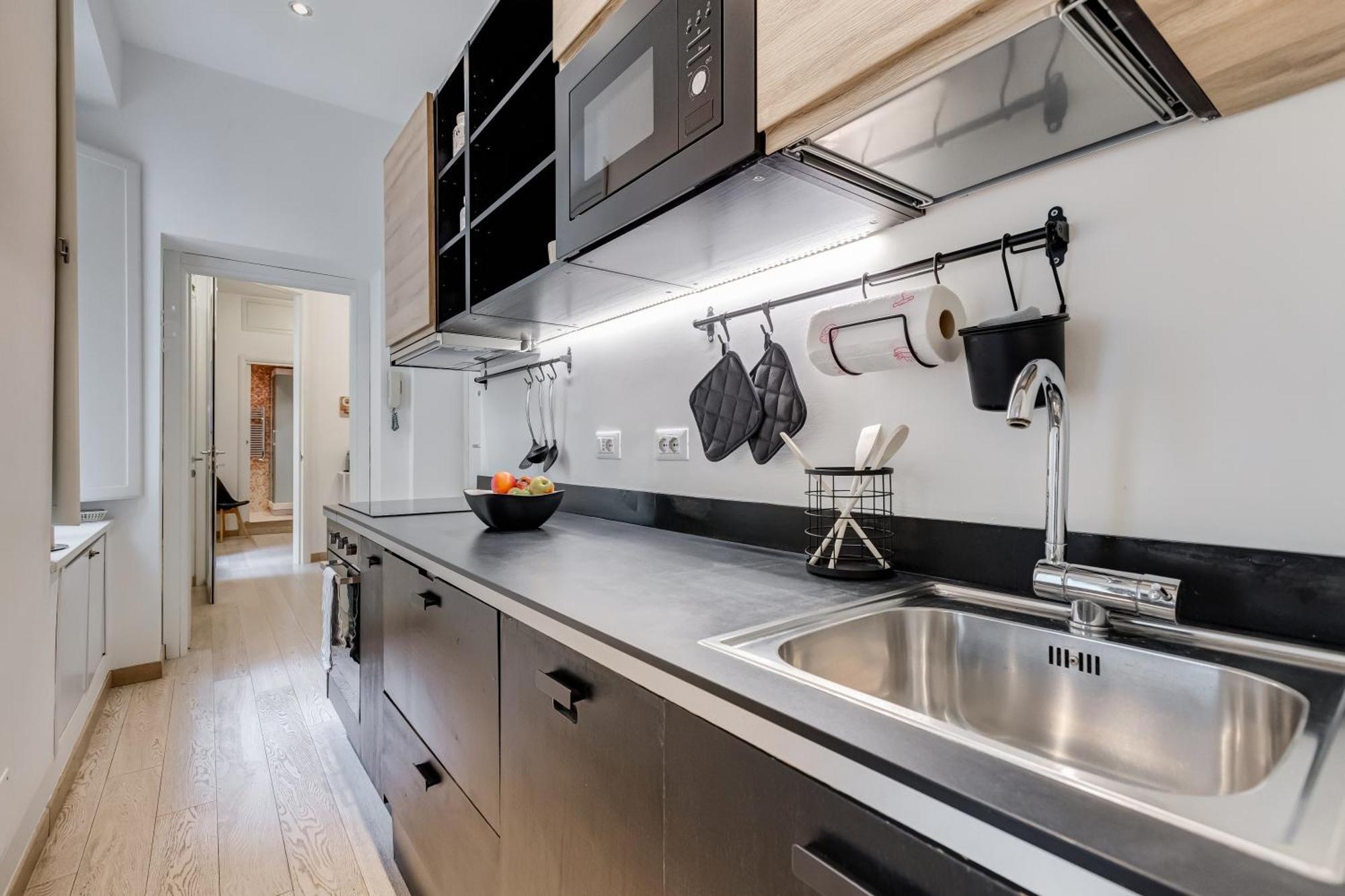 Classy 2-bdr In Termini District Apartment