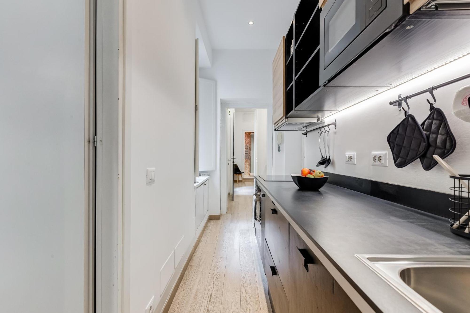 Classy 2-bdr In Termini District *