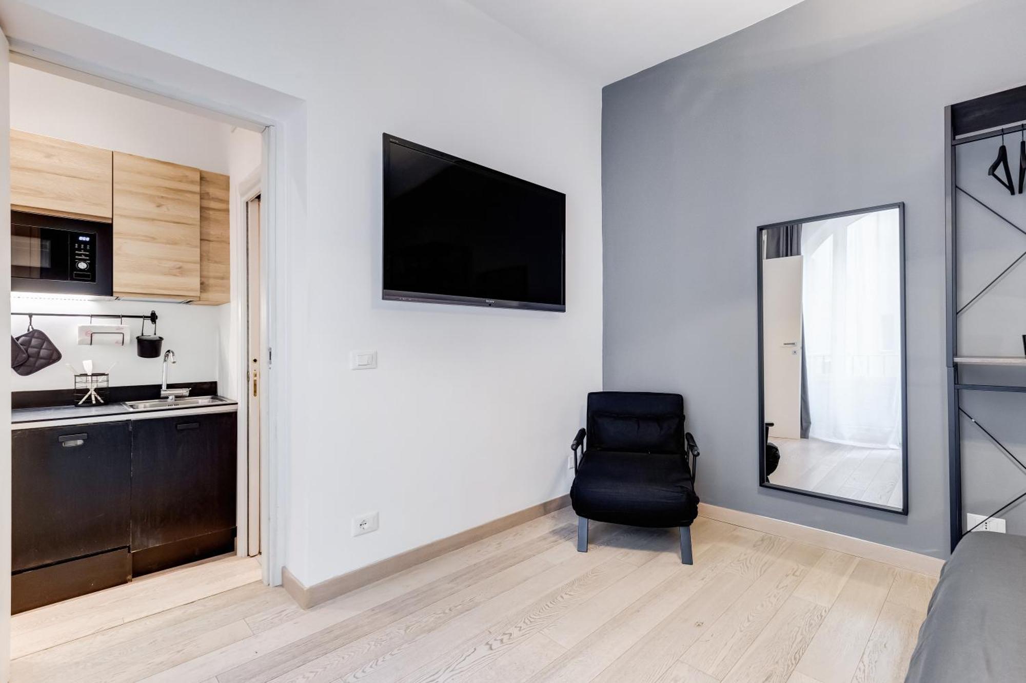 Classy 2-bdr In Termini District Apartment Rom
