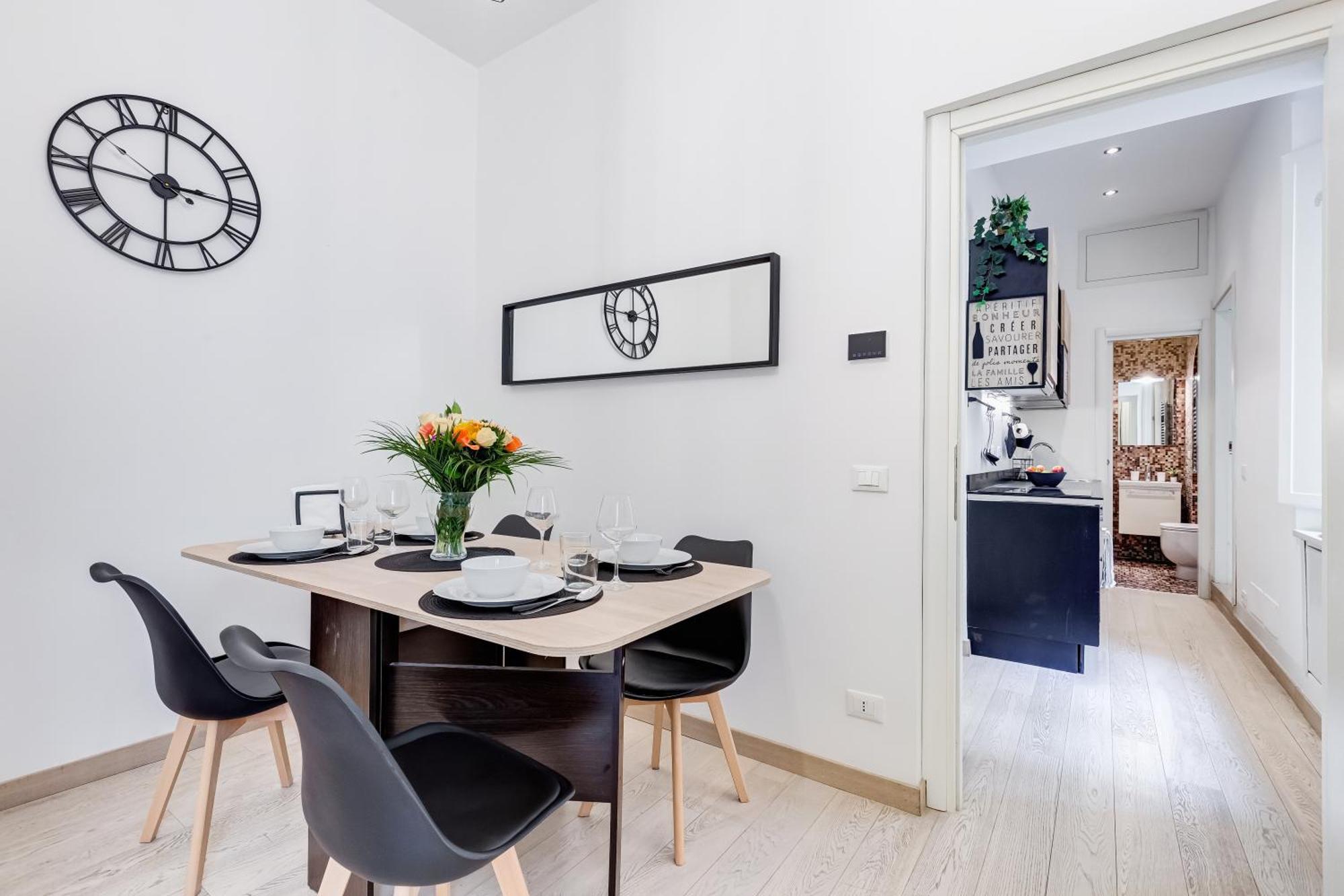 Classy 2-bdr In Termini District Rom