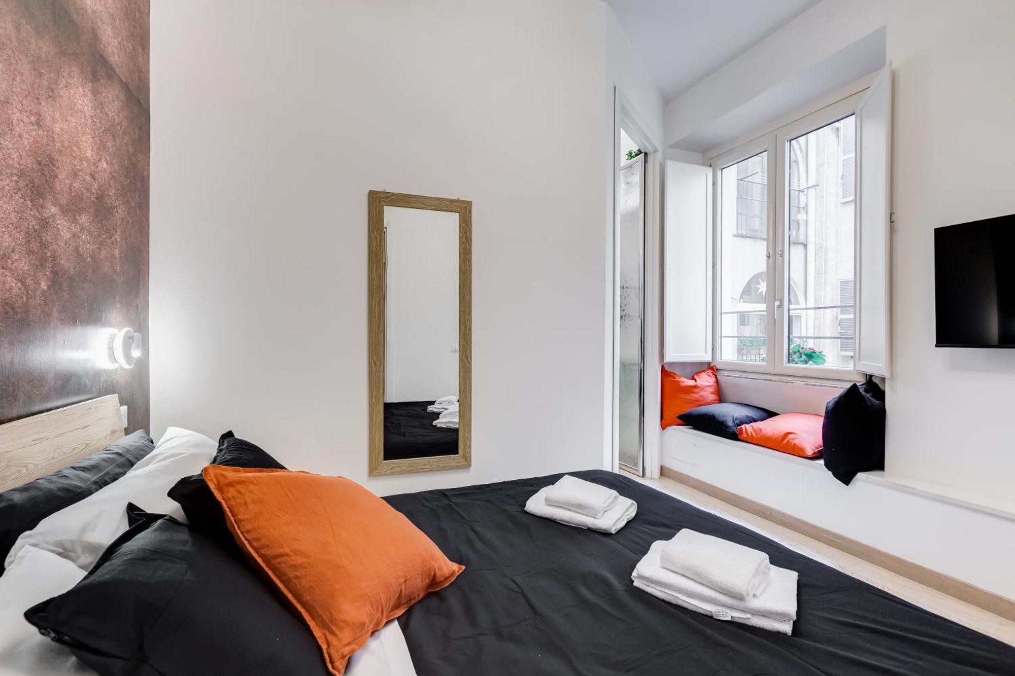 Classy 2-bdr In Termini District Rom