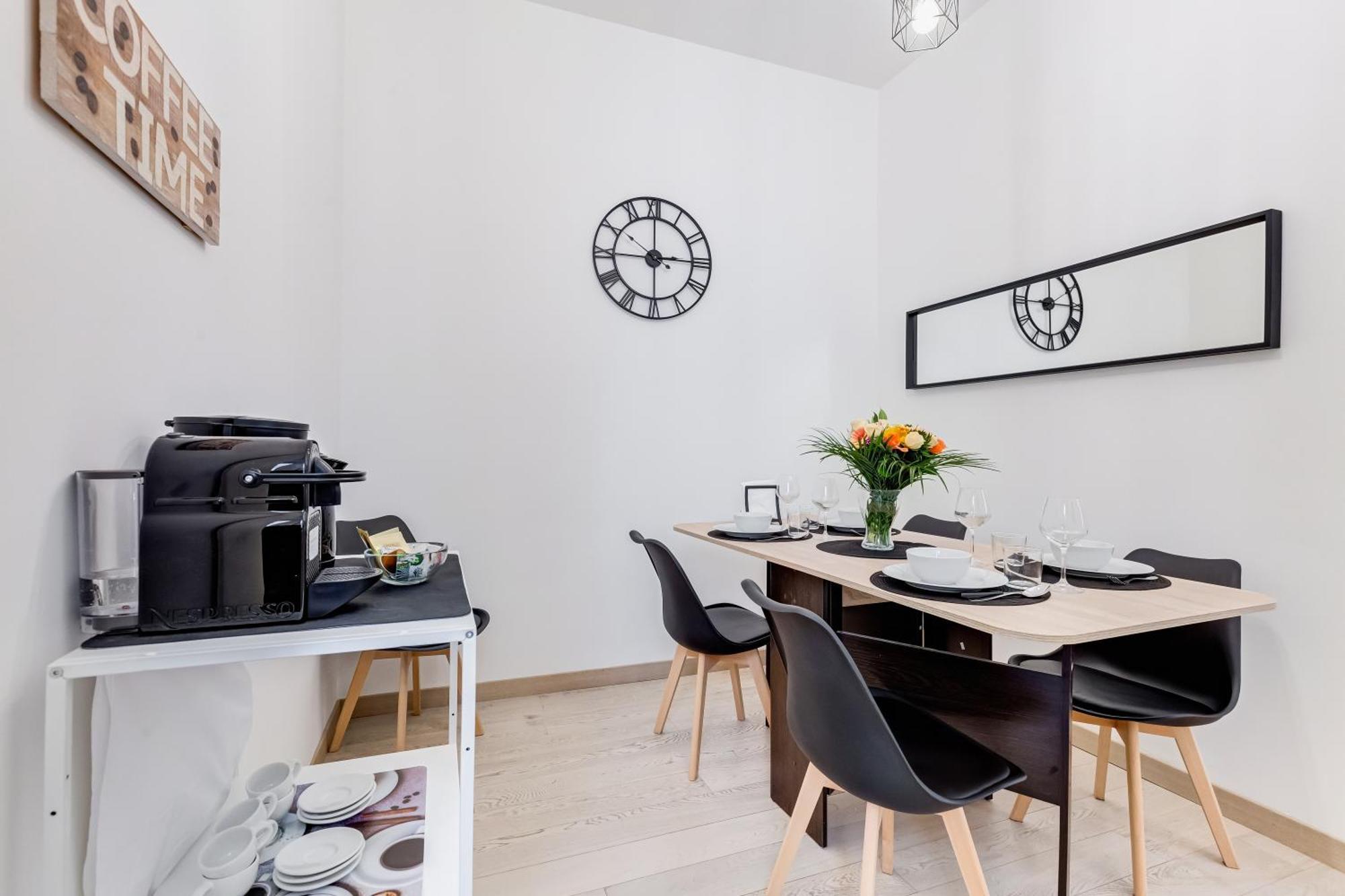 Classy 2-bdr In Termini District Apartment Rom