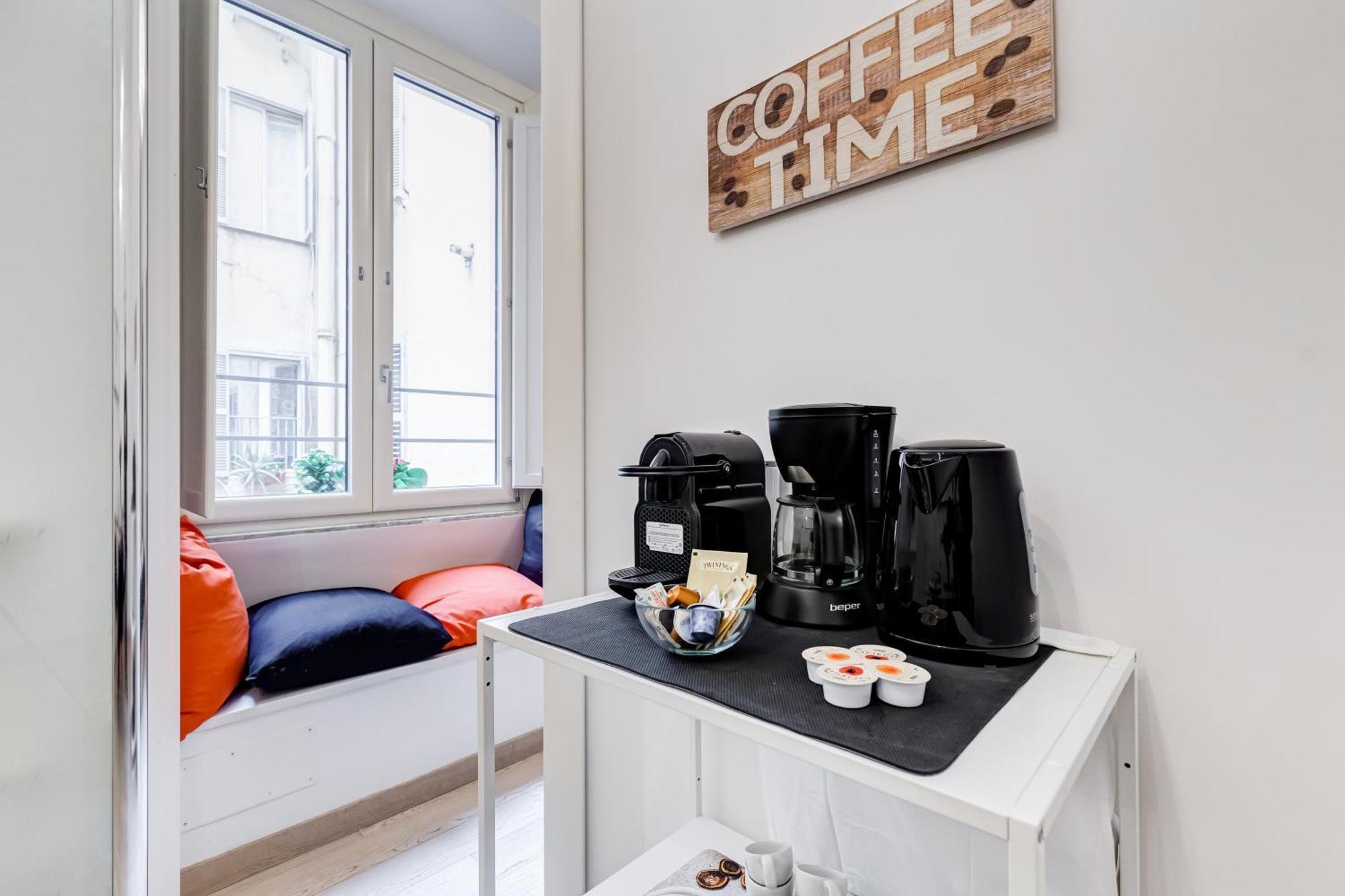 Classy 2-bdr In Termini District * Rom